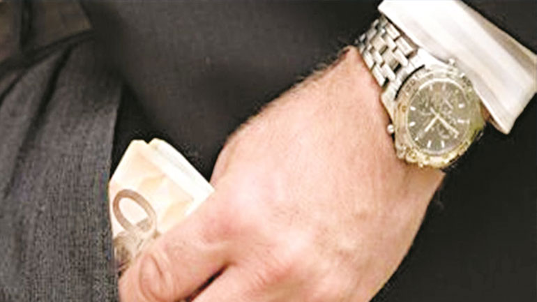 Φθιώτιδα: Ο υπάλληλος της τράπεζας έσωσε τη γιαγιά από τον απατεώνα