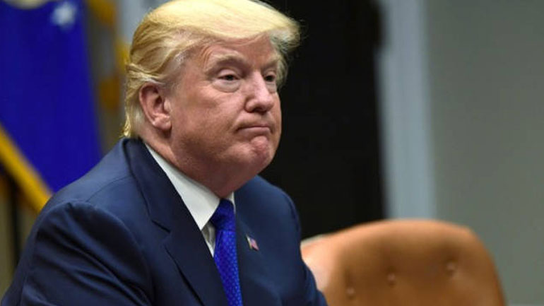 Η Walmart σταμάτησε να πουλάει μπλουζάκια με σύνθημα κατά του Τραμπ