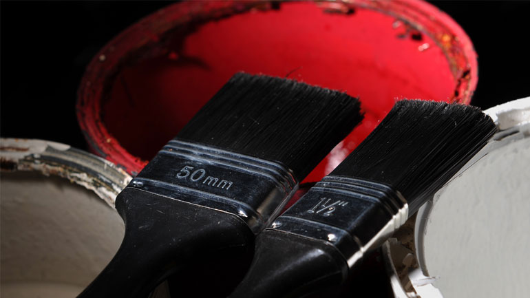 Έρευνα: Τα χρώματα και τα διαλυτικά συνδέονται με αυξημένο κίνδυνο για πολλαπλή σκλήρυνση