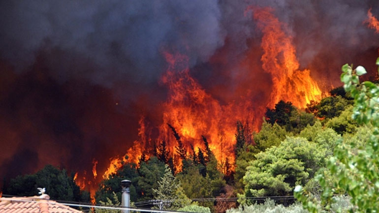 Πυρκαγιά σε εξέλιξη στα Χανιά – Απειλείται οικισμός