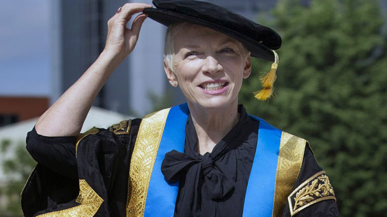 Η Άνι Λένοξ επίτιμη πρύτανης του Πανεπιστημίου της Γλασκώβης