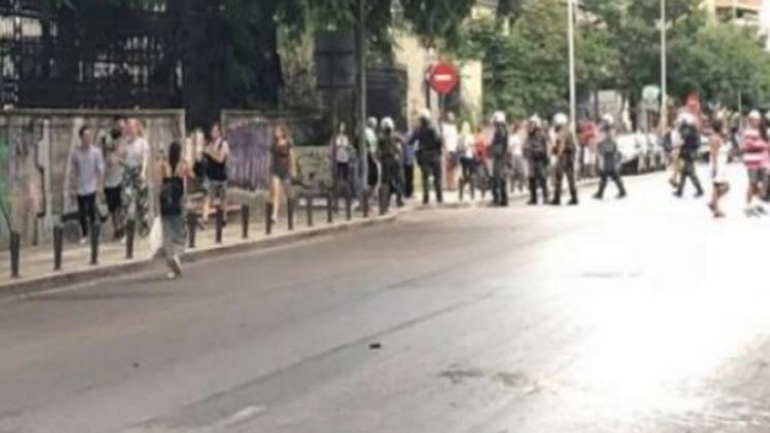 Επεισόδια μεταξύ ατόμων που διαδήλωναν για τη Μακεδονία και αντιεξουσιαστώv στη Θεσσαλονίκη