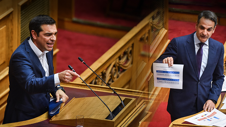 Σε πολύ υψηλούς τόνους η αντιπαράθεση στη Βουλή
