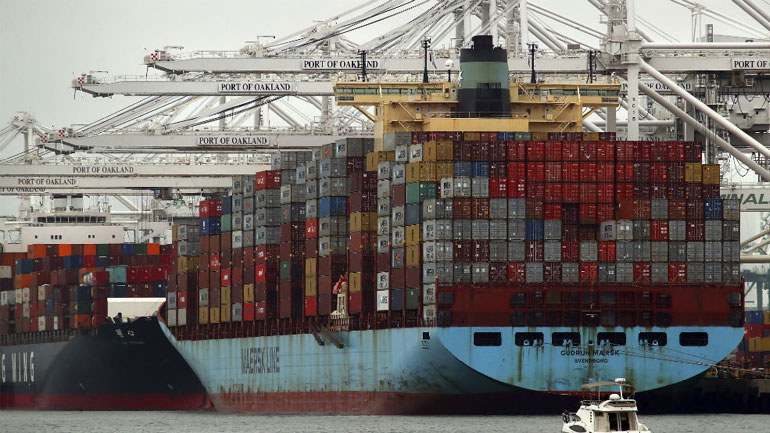 Το Πεκίνο «δεν θα ενδώσει μπροστά στην απειλή» του εμπορικού πολέμου