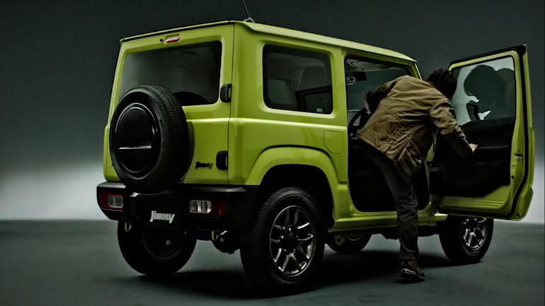 Το Jimny έχει απόσταση από το έδαφος για προφανείς λόγους