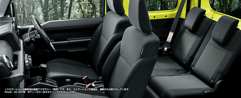 Το εσωτερικό του Jimny (δεξιοτίμονη έκδοση)