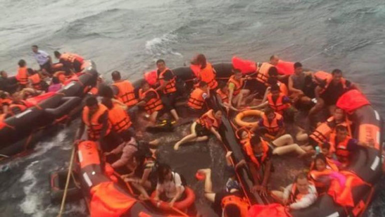 Πουκέτ: Ένας νεκρός και 53 αγνοούμενοι μετά τη βύθιση σκάφους