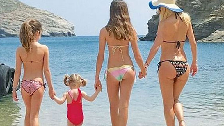 Ελένη Μενεγάκη: Η καλοκαιρινή φωτογραφία με τις κόρες της! Ελένη Μενεγάκη: Η καλοκαιρινή φωτογραφία με τις κόρες της!