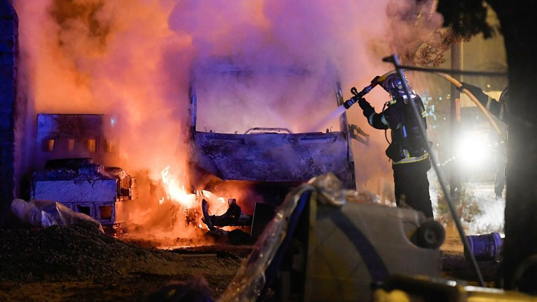 Συνεχίστηκε η βία σε συνοικίες της Νάντης μετά τον θάνατο νεαρού από αστυνομικό Συνεχίστηκε η βία σε συνοικίες της Νάντης μετά τον θάνατο νεαρού από αστυνομικό