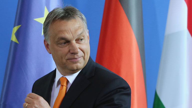 Στη Γερμανία ο πολέμιος της Μέρκελ στο προσφυγικό