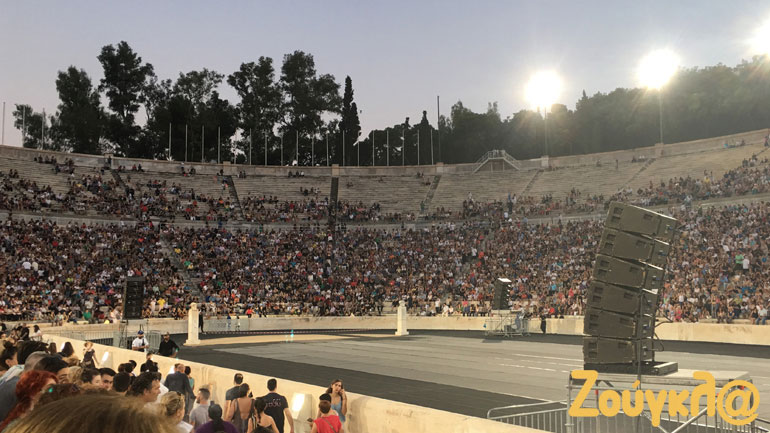 Χιλιάδες κόσμος στη συναυλία για τον Βασίλη Τσιτσάνη στο Καλλιμάρμαρο