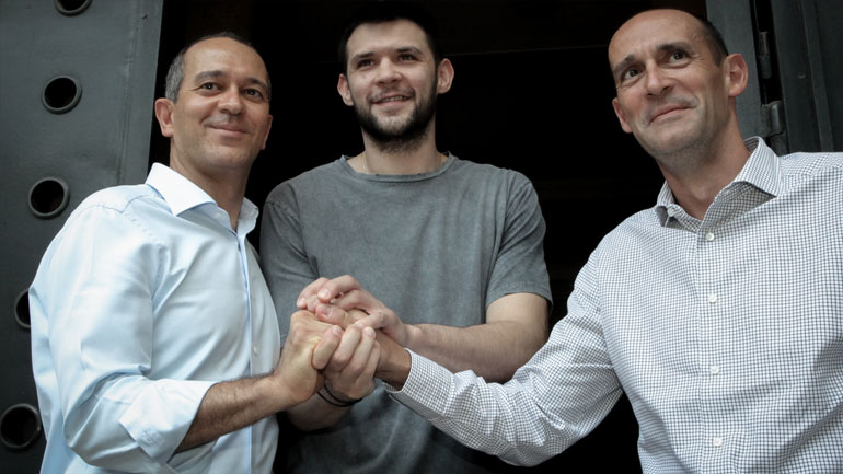 Συμφώνησε να παραμείνει στον Ολυμπιακό ο Παπανικολάου