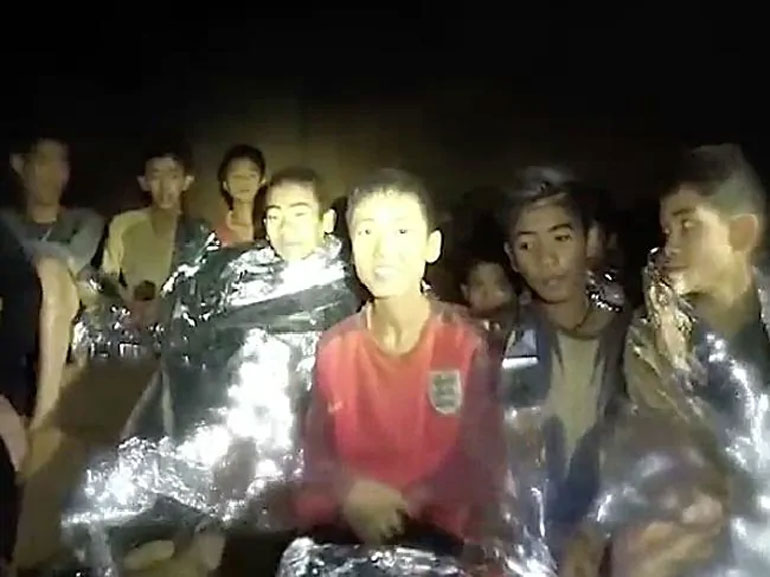  12 παιδιά βρίσκονται εδώ και 13 ημέρες εγκλωβισμένα σε μια σπηλιά στην Ταϊλάνδη