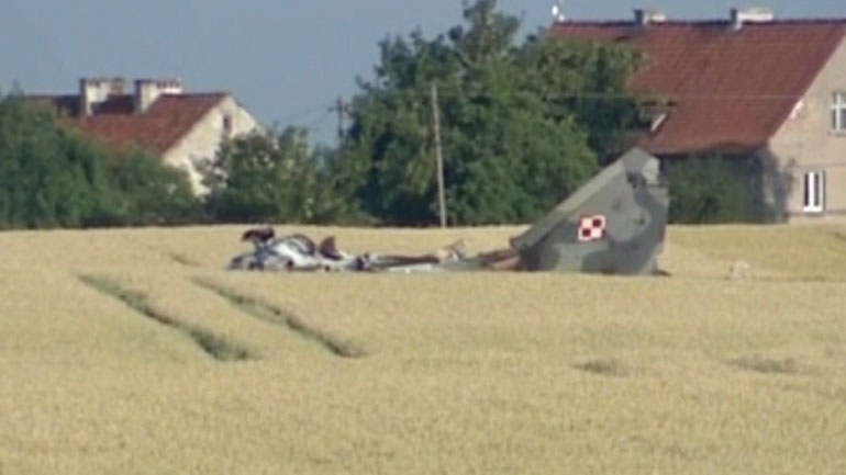 Πολωνία: Μαχητικό αεροσκάφος κατέπεσε στην πόλη Paslek  – Νεκρός ο πιλότος