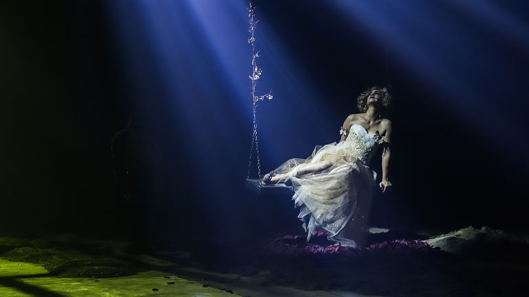 Τελευταίες παραστάσεις για το έργο «Δράκουλας» στον Ελληνικό Κόσμο