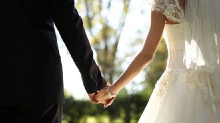 Λάρισα: Καλεσμένη σε γάμο έκλεβε τα φακελάκια για τους νεόνυμφους