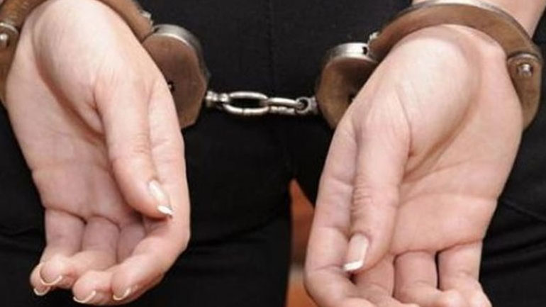 Προφυλακίστηκε η 46χρονη που υποδυόταν τη μεγαλοδικηγόρο