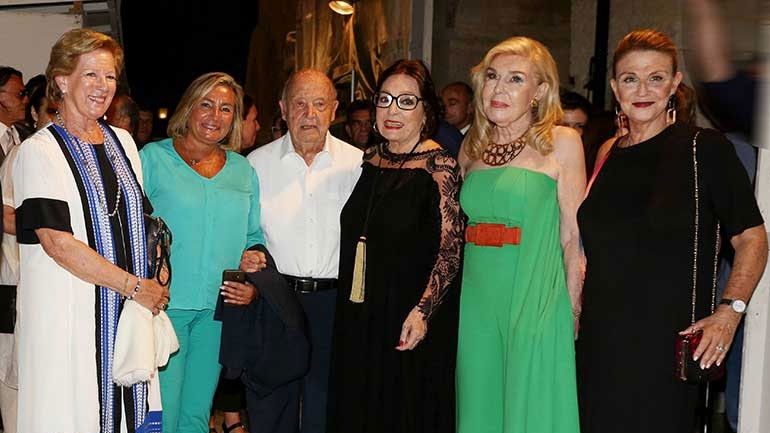 Σύσσωμη η showbiz στη συναυλία της Νάνας Μούσχουρη στο Ηρώδειο