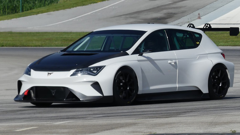 Το ηλεκτρικό CUPRA e-Racer πάτησε για πρώτη φορά πίστα