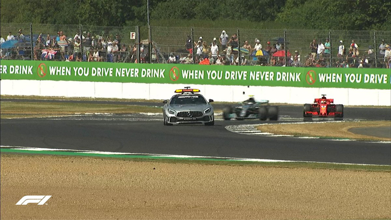 Δύο φορές έκανε την εμφάνισή του το αυτοκίνητο ασφαλείας και ήταν λογικό να ανέβει το ενδιαφέρον στα ύψη...