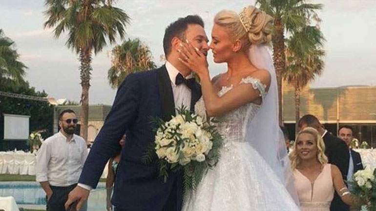 Αλεξάνδρα-Αριστομένης: Οι πρώτες φωτογραφίες από το γάμο της