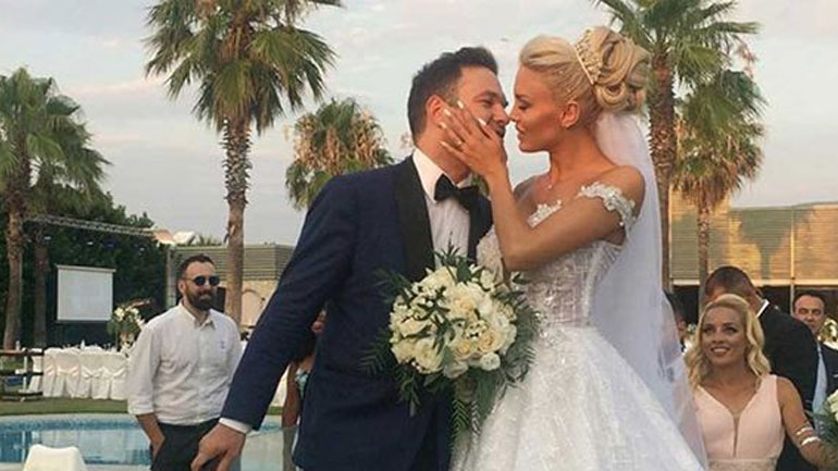 Αλεξάνδρα Παναγιώταρου: Κοκκίνου και Βο τραγούδησαν στο party του γάμου της