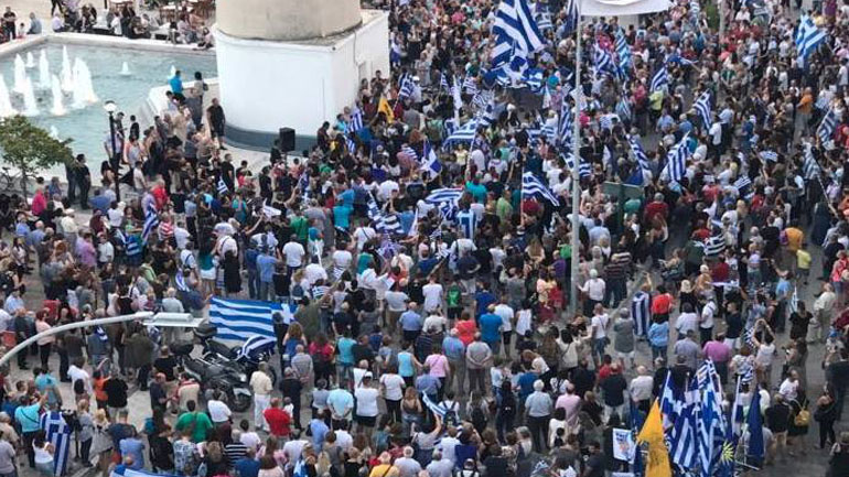 Αλεξανδρούπολη: Δυναμικό συλλαλητήριο για τη Μακεδονία Αλεξανδρούπολη: Δυναμικό συλλαλητήριο για τη Μακεδονία