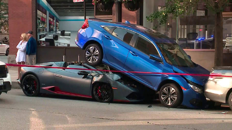 Lamborghini σήκωσε στον αέρα ένα Honda Civic! Lamborghini σήκωσε στον αέρα ένα Honda Civic!