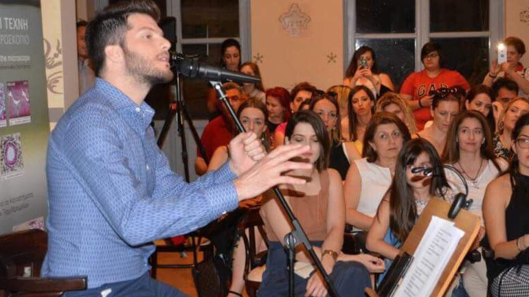 Τραγούδια του Μάνου Χατζιδάκι ερμήνευσε ο Λούκας Γιώρκας