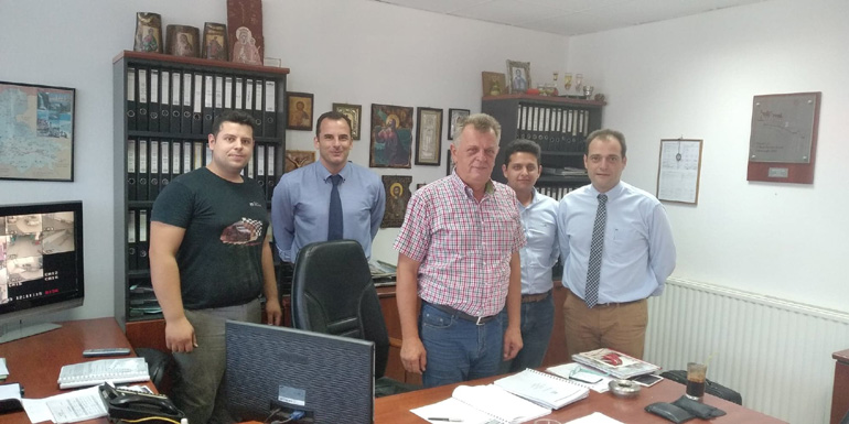 Από δεξιά: ο Απόστολος Καραλης, Ηλίας Μήνος, Χρήστος Μήνος, Παναγιώτης Σαραντόπουλος και Μάριος Μήνος 