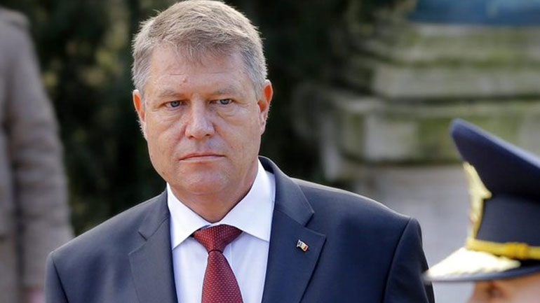 Ο πρόεδρος της Ρουμανίας υπέγραψε διάταγμα για την αποπομπή της εισαγγελέως διαφθοράς