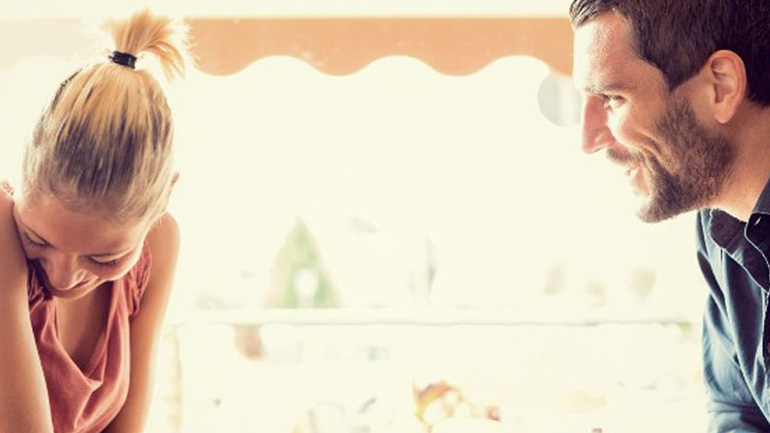 Τα 7 συμπεράσματα που βγάζουν οι άλλοι για εσάς από την πρώτη εντύπωση