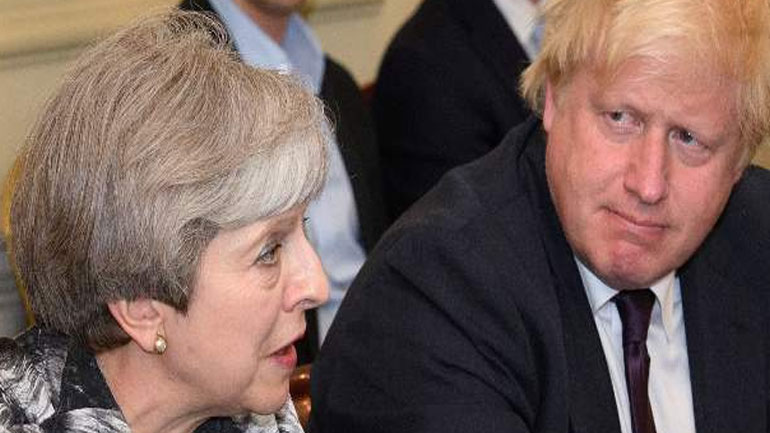 Η Μέι δηλώνει έτοιμη να ορίσει σήμερα νέο υπουργό Εξωτερικών