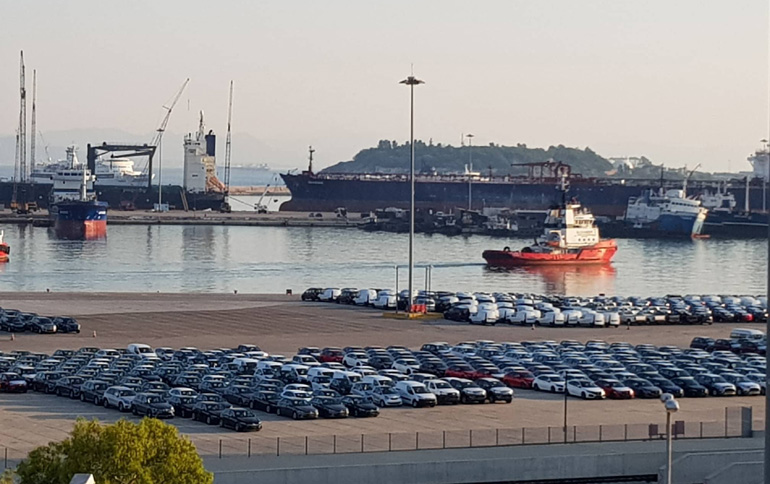 To... δίστιχο ταιριάζει γάντι στην φωτογραφία 