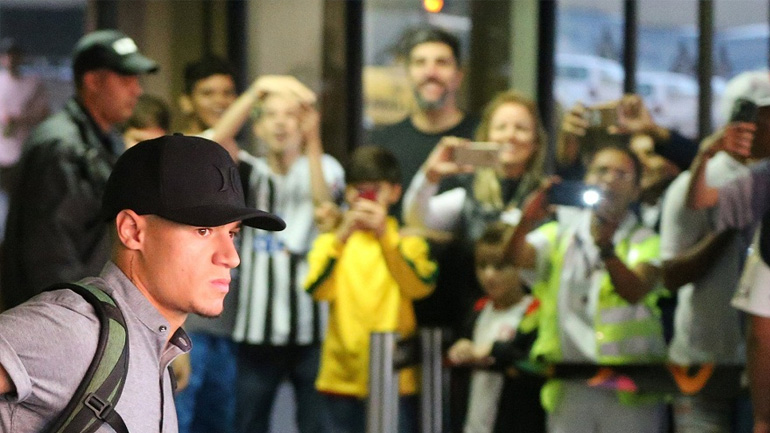 Χειροκρότησαν τη… μισή Βραζιλία στο αεροδρόμιο