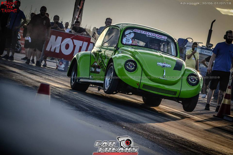 O οδηγός 'γράφει' χρόνους, το ίδιο και ο φωτογράφος (Λάμπρος Κόκκαλης)