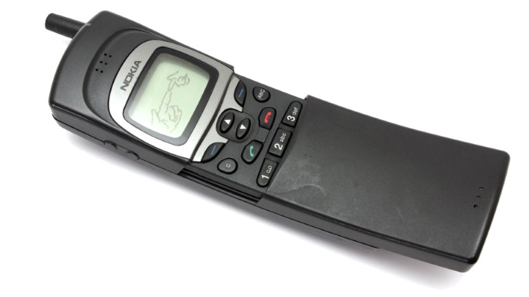 Το αρχικό μοντέλο Nokia 8110 κυκλοφόρησε το 1996.