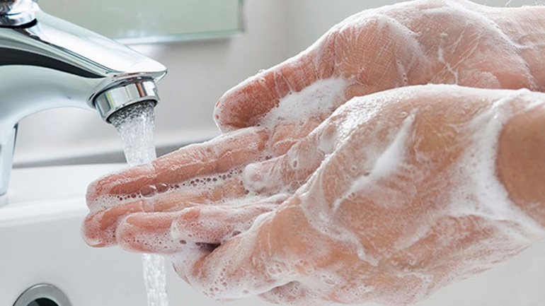 Πλύσιμο χεριών με κρύο ή με ζεστό νερό;