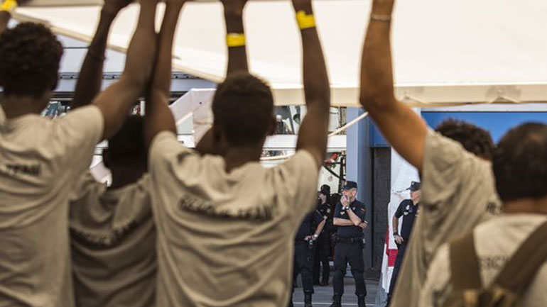 Η Ιταλία εμποδίζει την αποβίβαση 66 μεταναστών σε λιμάνι της