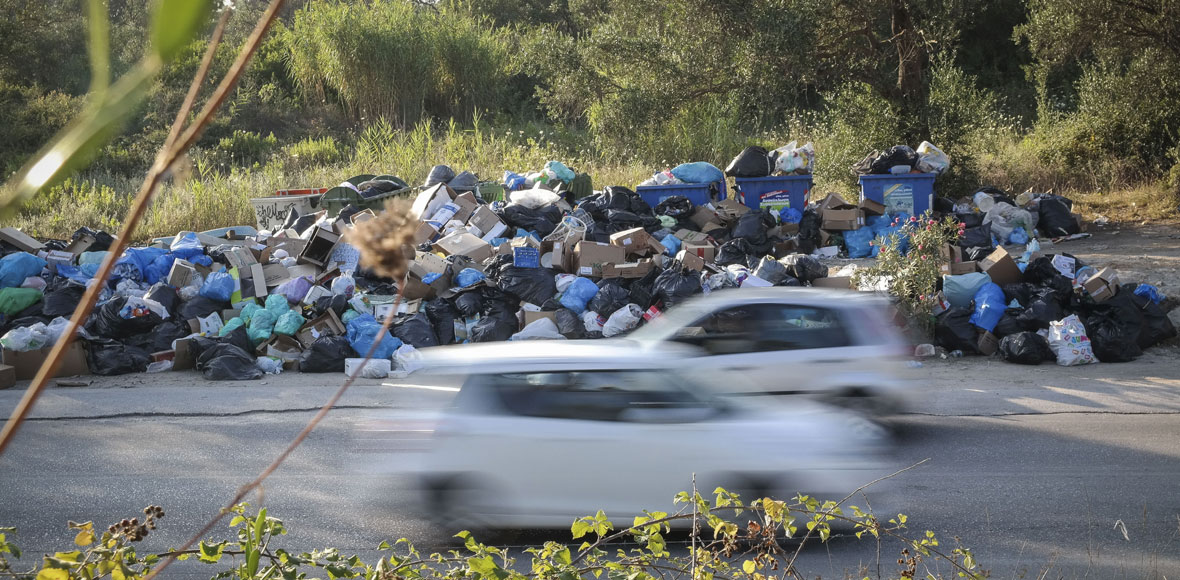 Τα σκουπίδια πνίγουν την Κέρκυρα