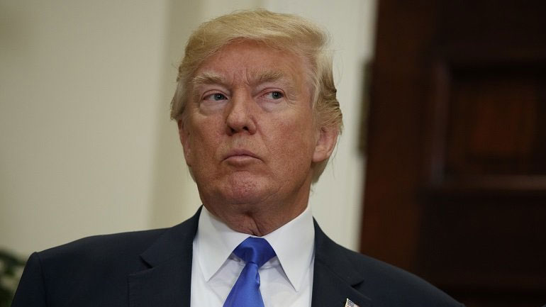 Η πρεσβεία των ΗΠΑ καλεί τους Αμερικανούς να τηρήσουν «χαμηλό προφίλ» κατά την επίσκεψη Τραμπ στη Βρετανία