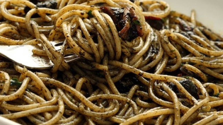 Μακαρονάδα με σουπιές