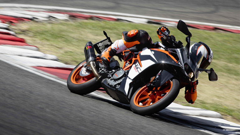 KTM RC390: Τώρα δύσκολα του αντιστέκεσαι!
