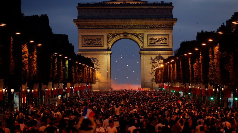 Στους δρόμους οι φίλαθλοι της Γαλλίας