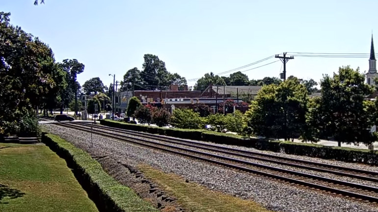 Τρένο χτυπάει αυτοκίνητο