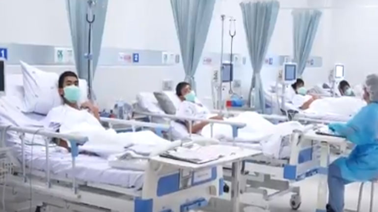 Ταϊλάνδη: Βίντεο από το νοσοκομείο που νοσηλεύονται τα 12 παιδιά – Οι αρχές προχώρησαν σε αναπαράσταση της διάσωσης