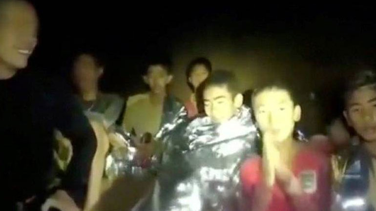 Αδύναμα και καταπονημένα τα 12 παιδιά που διασώθηκαν – Υπό συνεχή ιατρική παρακολούθηση