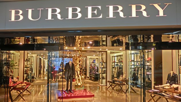 Burberry: Ανακοίνωσε επιβράδυνση του ρυθμού πωλήσεων