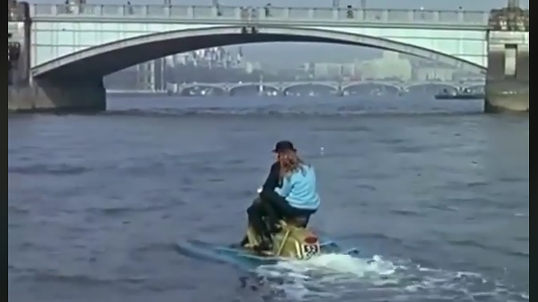 Ξέρεις από –αμφίβια- βέσπα;