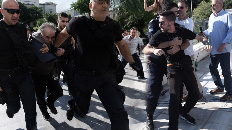 Δίκη Ζέμπερη: Άγριος προπηλακισμός του δολοφόνου Δίκη Ζέμπερη: Άγριος προπηλακισμός του δολοφόνου